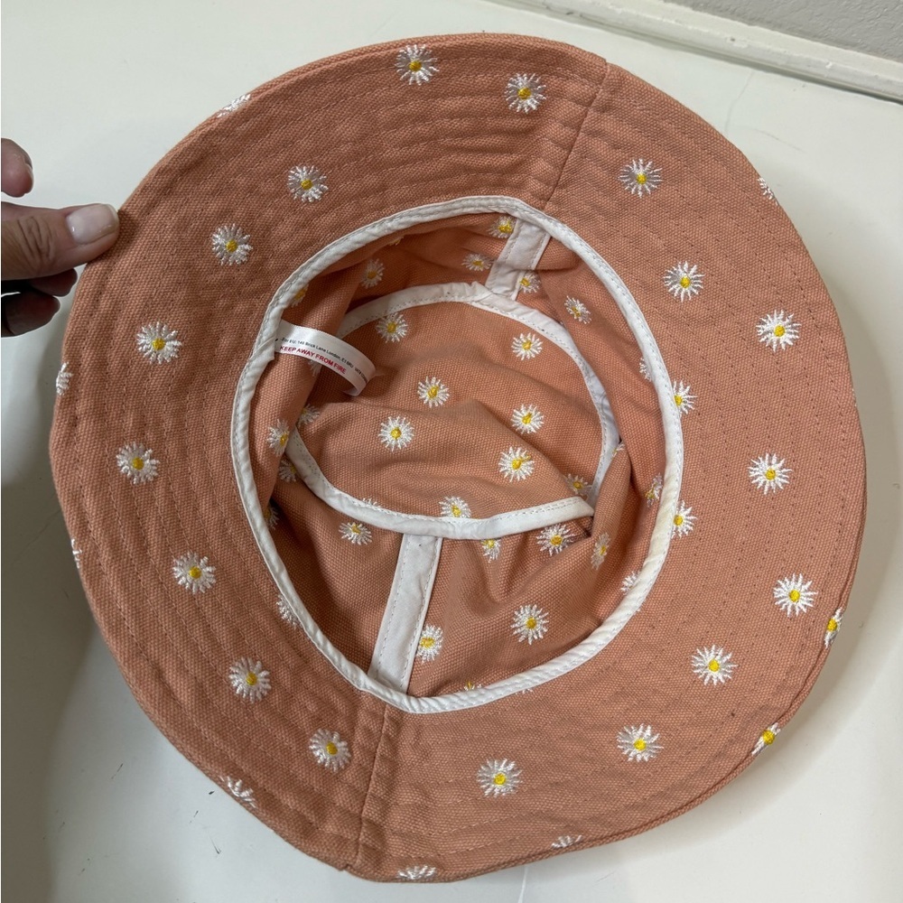Urban Outfitters Daisy Embroidered Pink Cotton Twill Bucket Hat - Picture 2 of 4